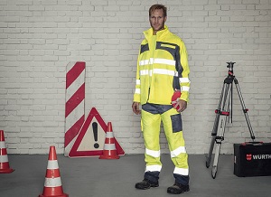 Professionnel du BTP avec des vêtements fluo de signalisation