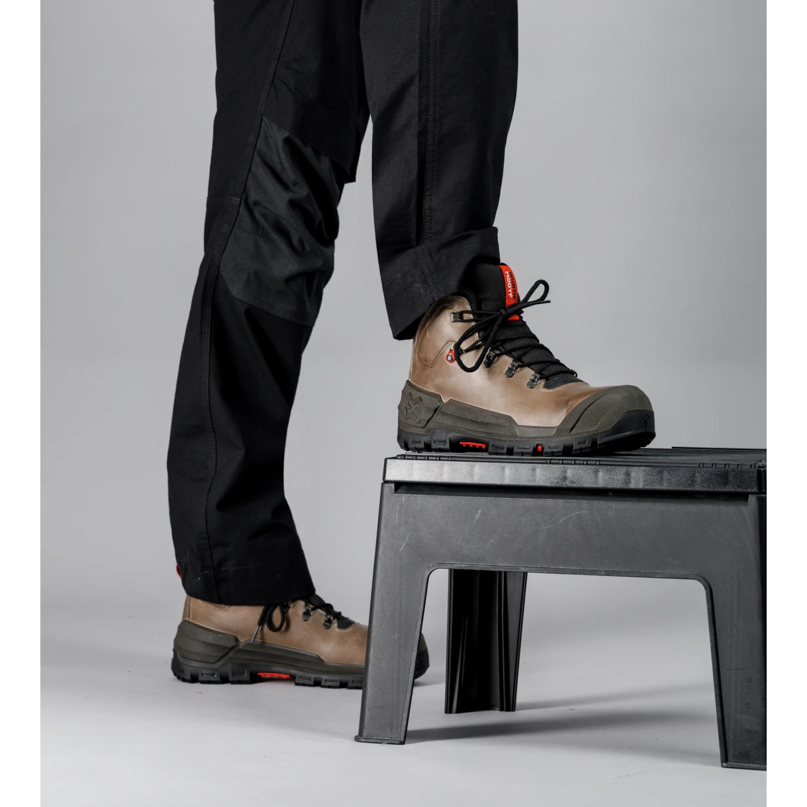 Chaussures de sécurité montantes CRONOS S3S SR FO HRO CI HI LG SC Brun